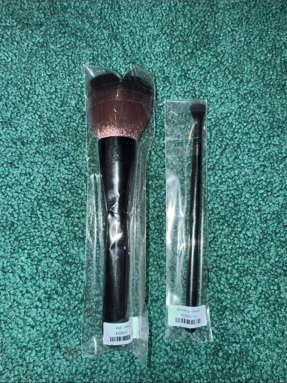 Lot of 2 Young Living Savvy Minerals Brushes  !!NEW!! Veil and blending brushes